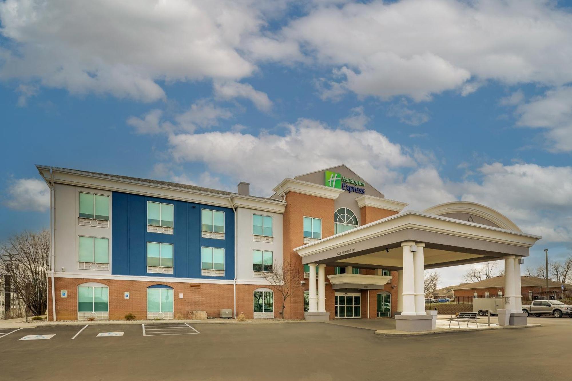 Holiday Inn Express Hotel & Suites Richmond By Ihg Exterior photo