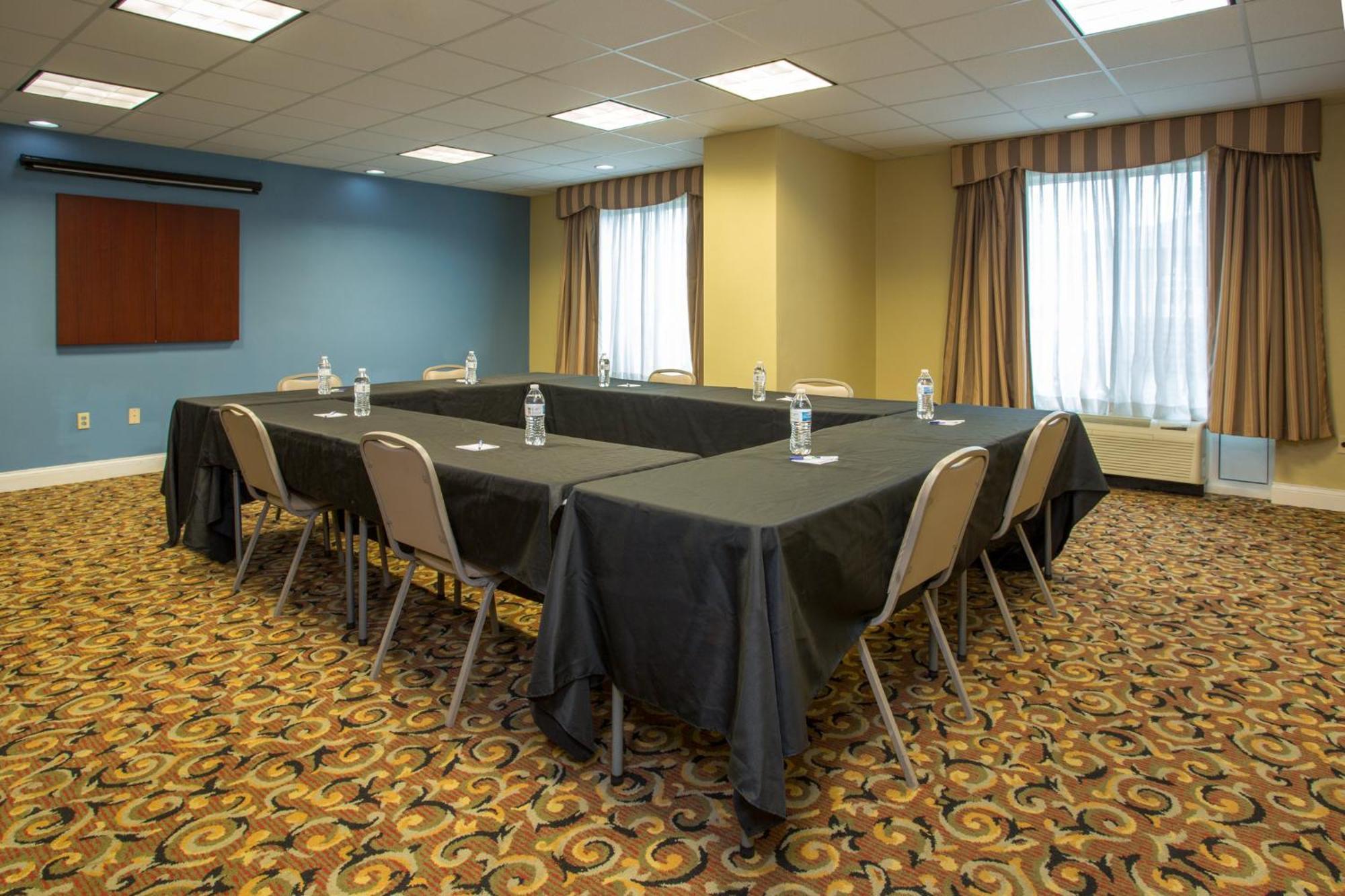 Holiday Inn Express Hotel & Suites Richmond By Ihg Exterior photo