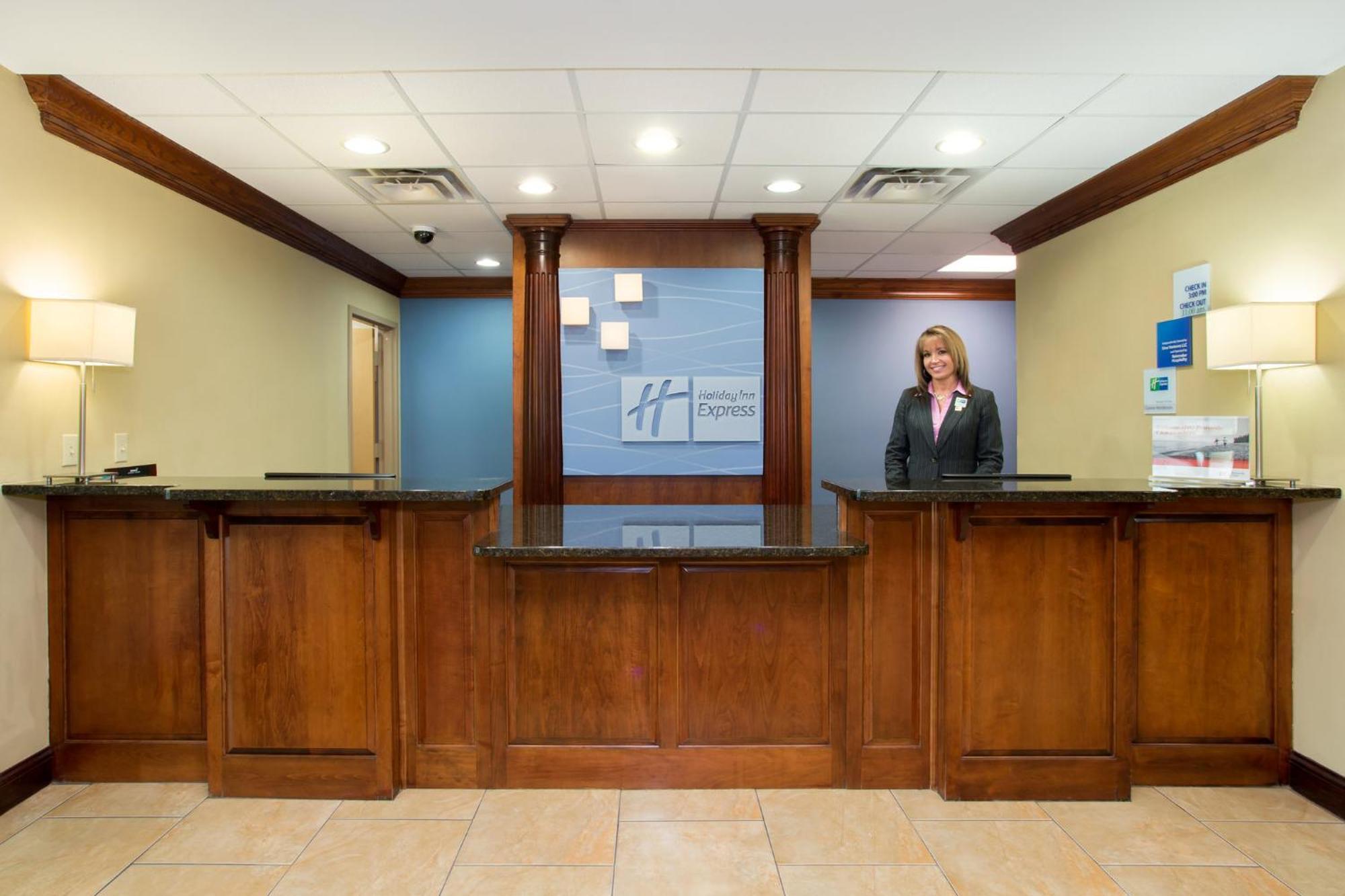 Holiday Inn Express Hotel & Suites Richmond By Ihg Exterior photo